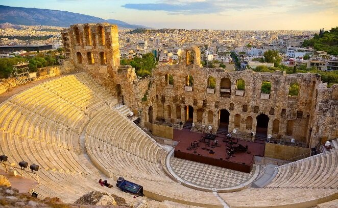 АФИНСКИЙ АНТИЧНЫЙ ТЕАТР. (Яндекс Картинки\евролюкс ростов.ру).
