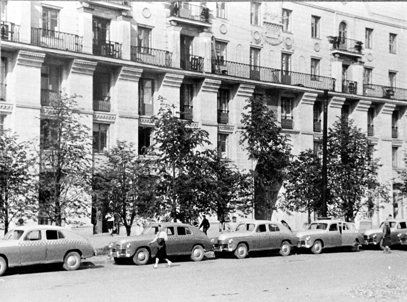1953 год. Минск. Привокзальная площадь. Стоянка такси
