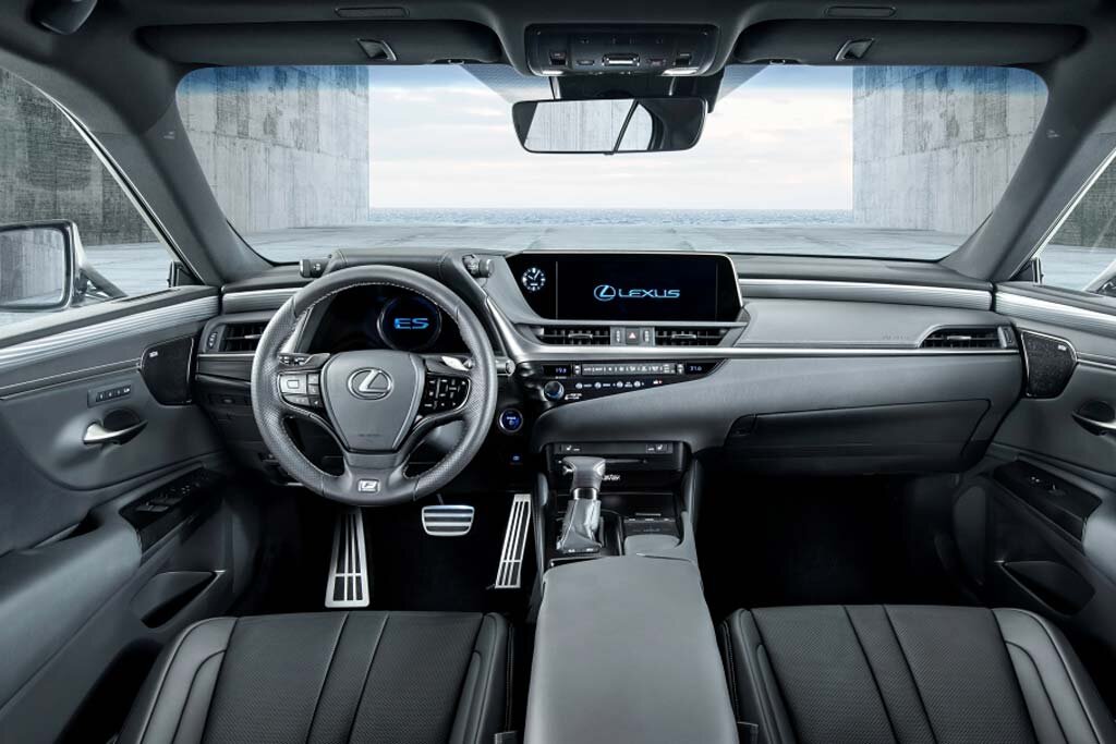 Обновлённый Lexus ES 2021 (салон)
