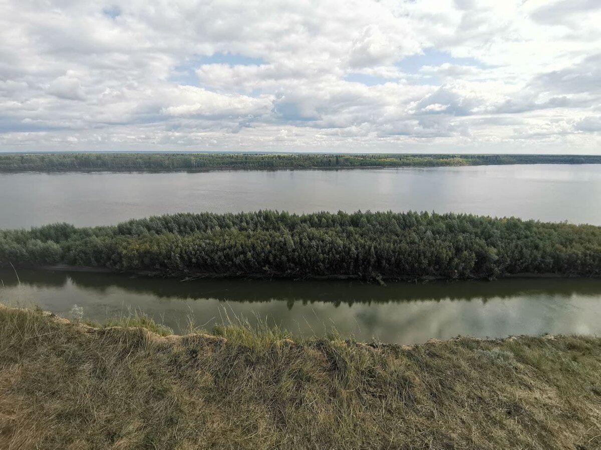 Вы для него объект, жертва, над которым можно и нужно доминировать.