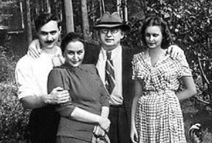 Берия с женой, сыном и невесткой