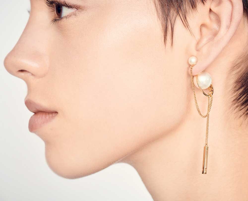 Новые серьги Dior Tribales: жемчуг и этнические акценты для гламурного лета