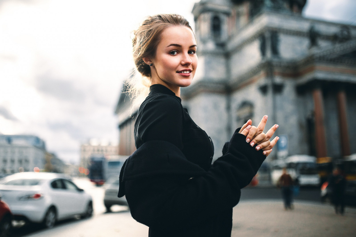 Лица девушек на улице. Модель Julia tavrina. Фотосессия в городе.