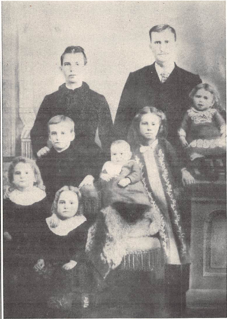 Семья Бейкеров: верхний ряд – Анна Элиза (мать) и Алонсо (отец), второй ряд – Лонни, Лоренцо, Мэй, Элси, нижний ряд – Винни и Анна Элиза Мл.