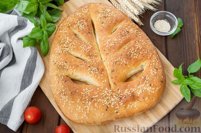 масло растительное, мёд или сахар, мука, дрожжи сухие, кунжут, травы прованские, соль