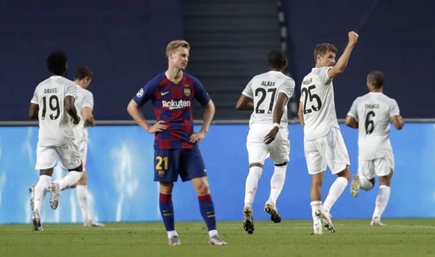 «Бавария» разгромила «Барселону» в гостевом матче первого тура группового этапа Лиги чемпионов со счетом 3:0.-2