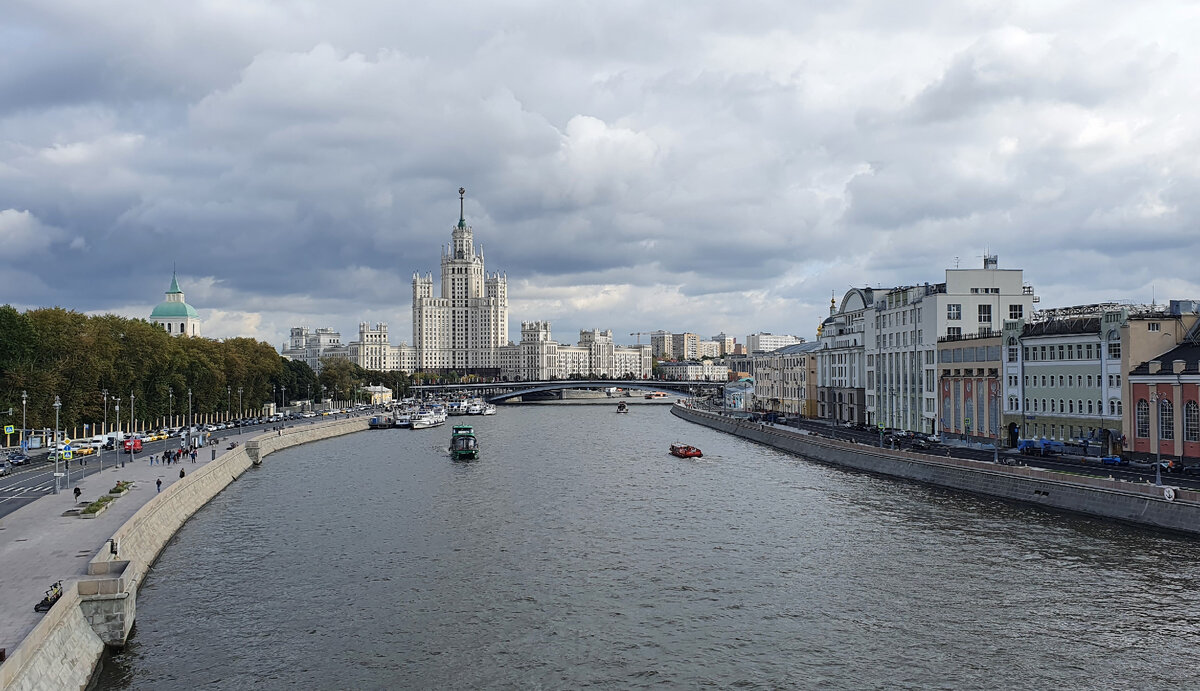 Москва прогулочная. Прийти в «Зарядье» и не прогуляться по «Парящему мосту» - всё равно что приехать в Москву и не побывать на Красной площади. ФОТО: Егор Львов