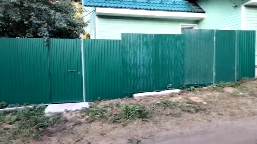 Новый забор из профнастила