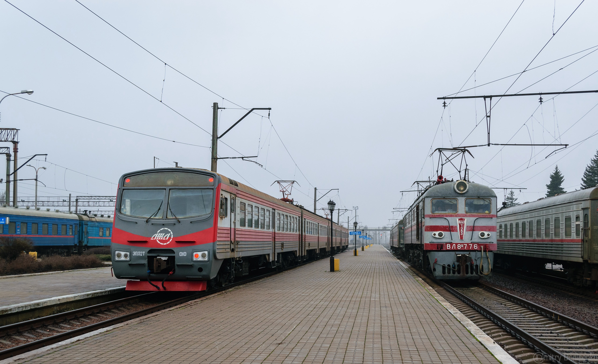 Появились первые фото электровозов, переданных из России в ДНР, на  Донбасской земле | ПАНТОГРАФ | Дзен