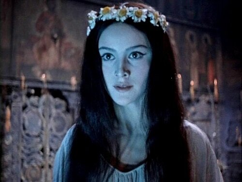 Панночка в исполнении Натальи Варлей в фильме "Вий" по мотивам повести Н.В.Гоголя (фото из Яндекс Картинки)