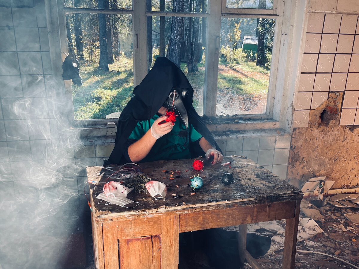 Кругом дьявольские персонажи. 