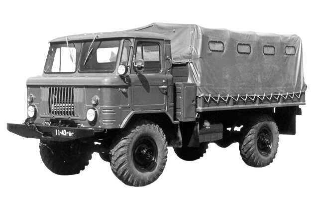 ГАЗ-66 с грузовой платформой и тентом был наиболее распространённой модификацией в армии. Адрес иллюстрации: https://24warez.ru/uploads/posts/190318/235515/9.jpg