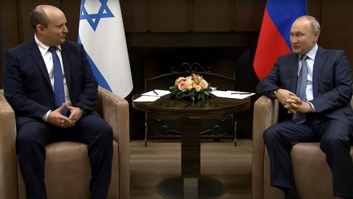 Премьер-министр Израиля Нафтали Беннет прилетел в Москву с кратким рабочим визитом. 