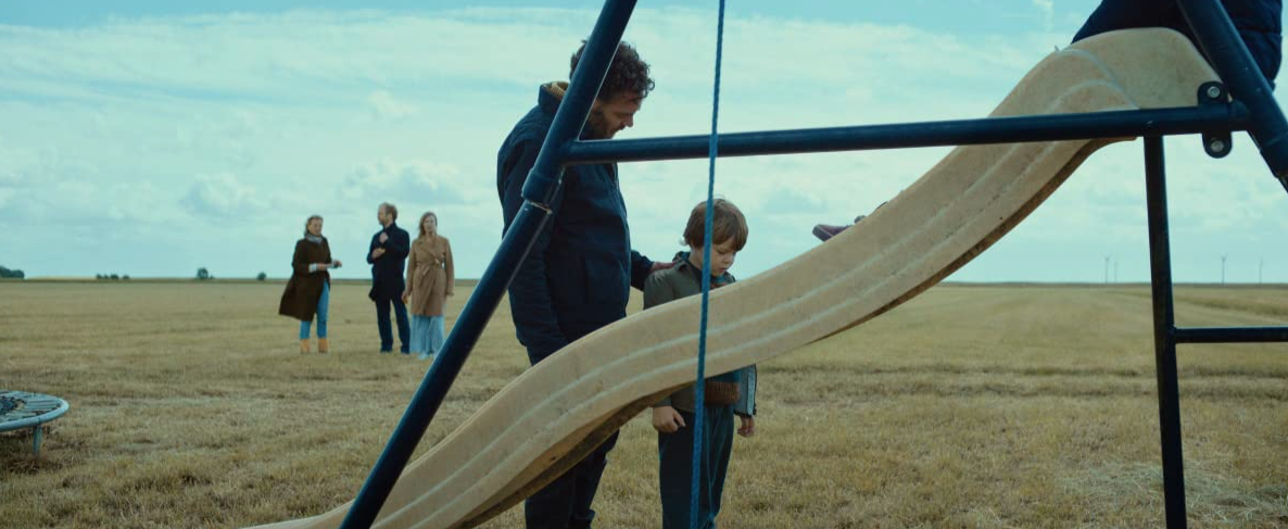 Кадр из фильма "Не говори никому" - (2022)