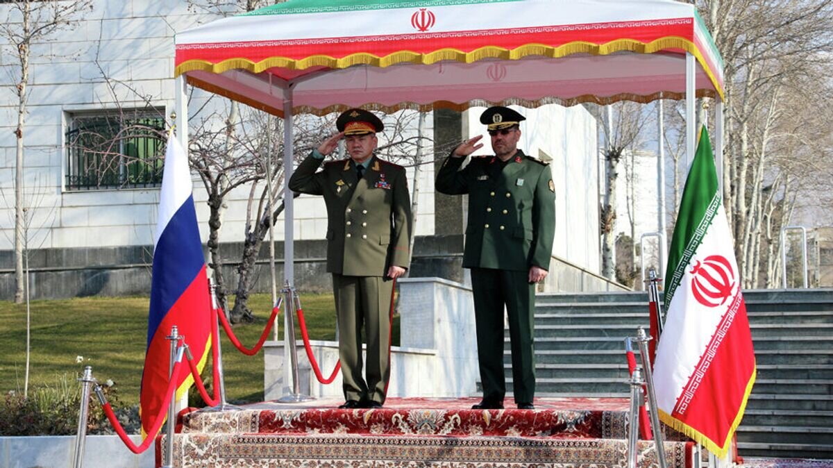    Министр обороны РФ Сергей Шойгу и министр обороны Ирана бригадный генерал Хосейн Дехган© РИА Новости / Вадим Савицкий