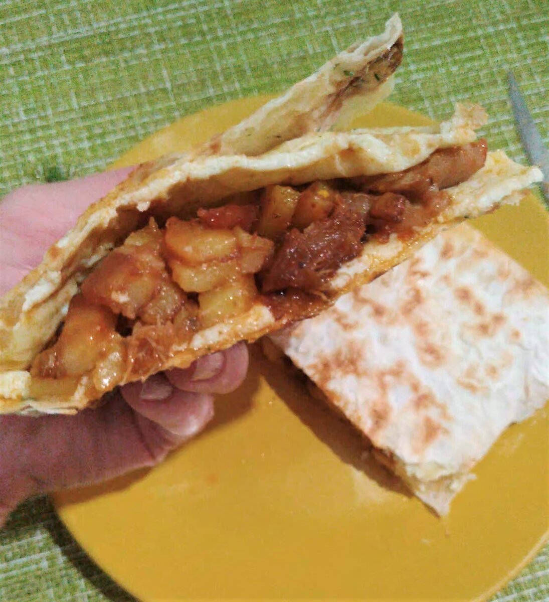 Начинка сочная и очень сытная.