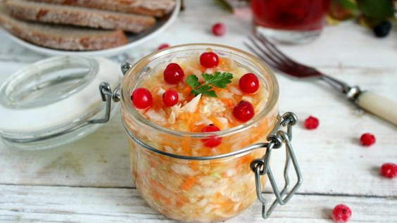 Один из самых полезных продуктов для кишечника - квашенная капуста