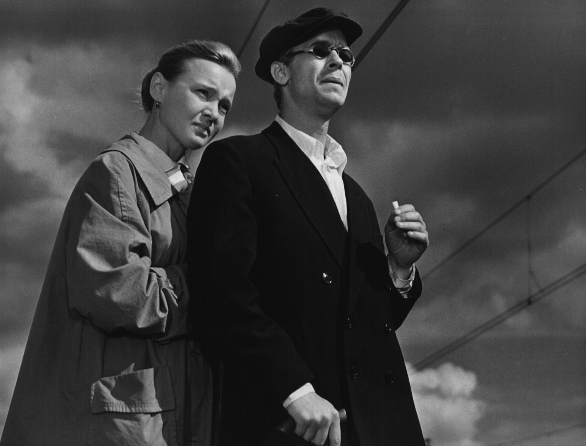 Кадр из фильма "Рабочий посёлок" (1965 г)