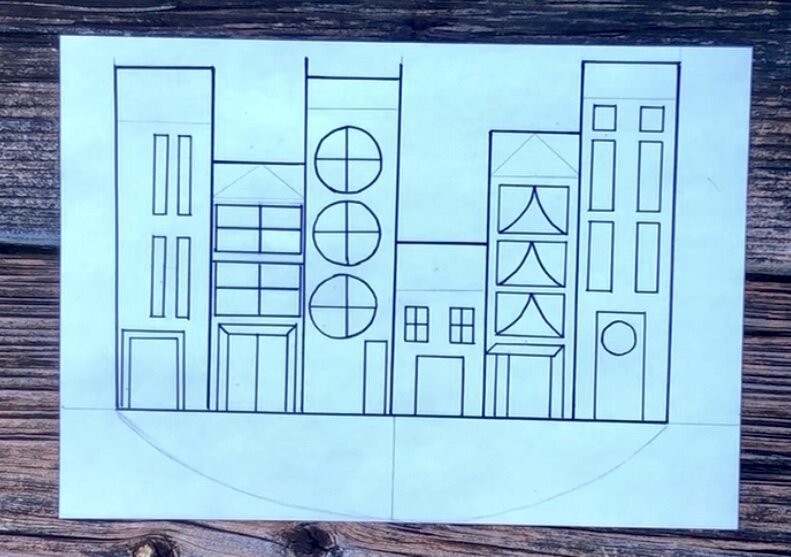 Я нарисовала карандашом, обвела фломастером . Как видно на фото верхнюю часть не обводим, это места сгиба для крыш.