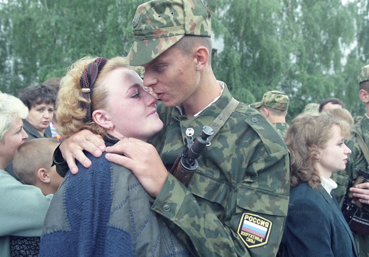 Муж военный отпуск жены. Семья военного. Жена военного. Провожают в армию. Семья военнослужащего.