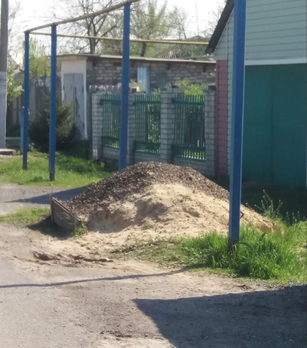 Песок и щебень перед домом- это нарушение!