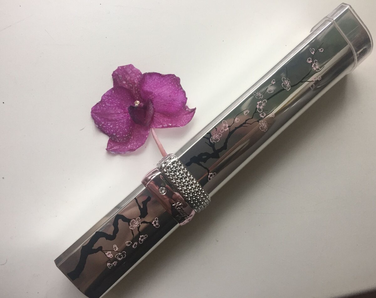 На фото аромат Remy Latour Cigar Iris De Florence из коллекции "Парфюм дня"