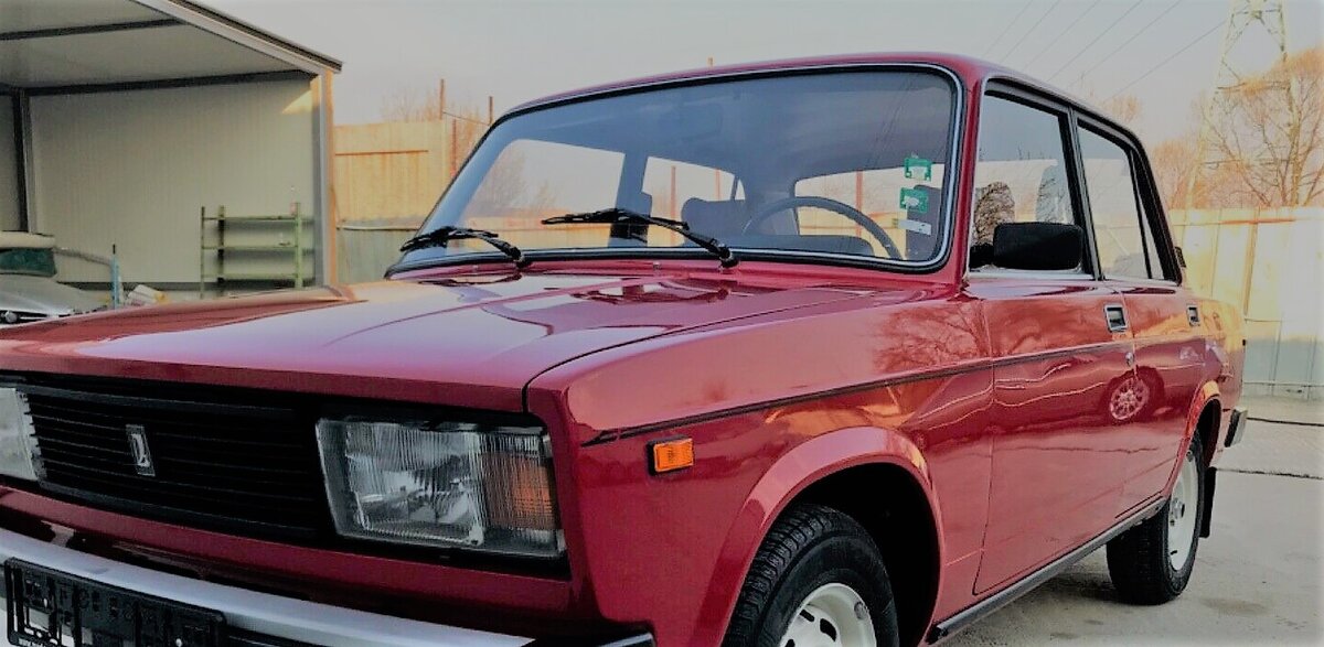 Передняя решетка радиатора и фары 