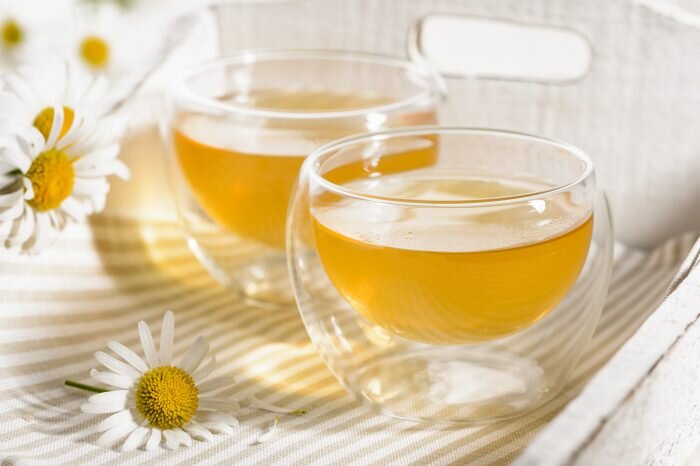 Ромашка устраняет воспаление кишечника, выводит токсины из организма