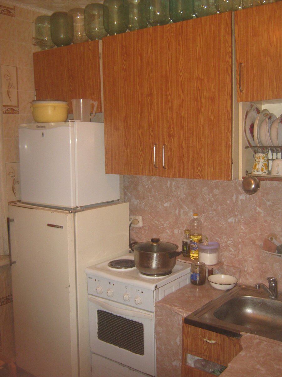 Кухонные шкафчики оклеяли пленкой