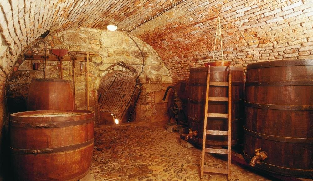 ВЫдержка пива в холодных подвалах.