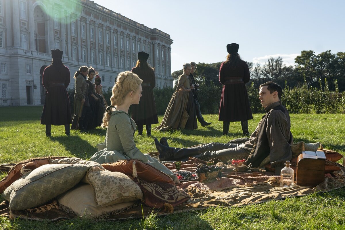 Кадр из сериала "Великая" Стянуто отсюда: https://www.startfilm.ru/cadr/670823/