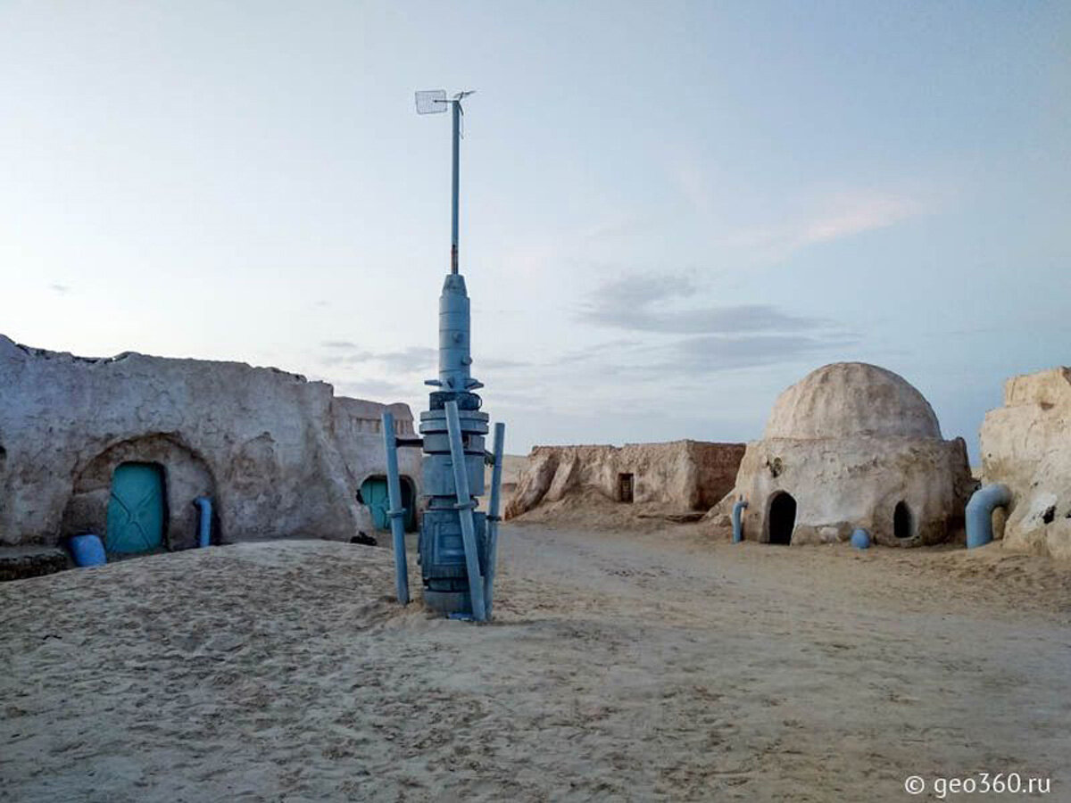 Декорации города Мос-Эспа на планете Татуин находятся в пустыне Сахара на юге Туниса