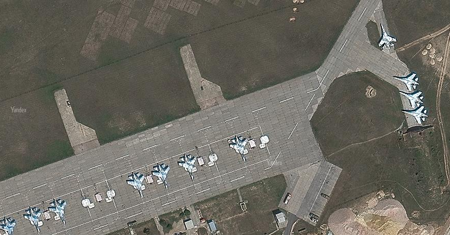 Аэродром со спутника. Аэродром угольные копи анадырь. Аэродром со спутника. Аэродром со спутника. Снимки со спутника аэродром беларусь.
