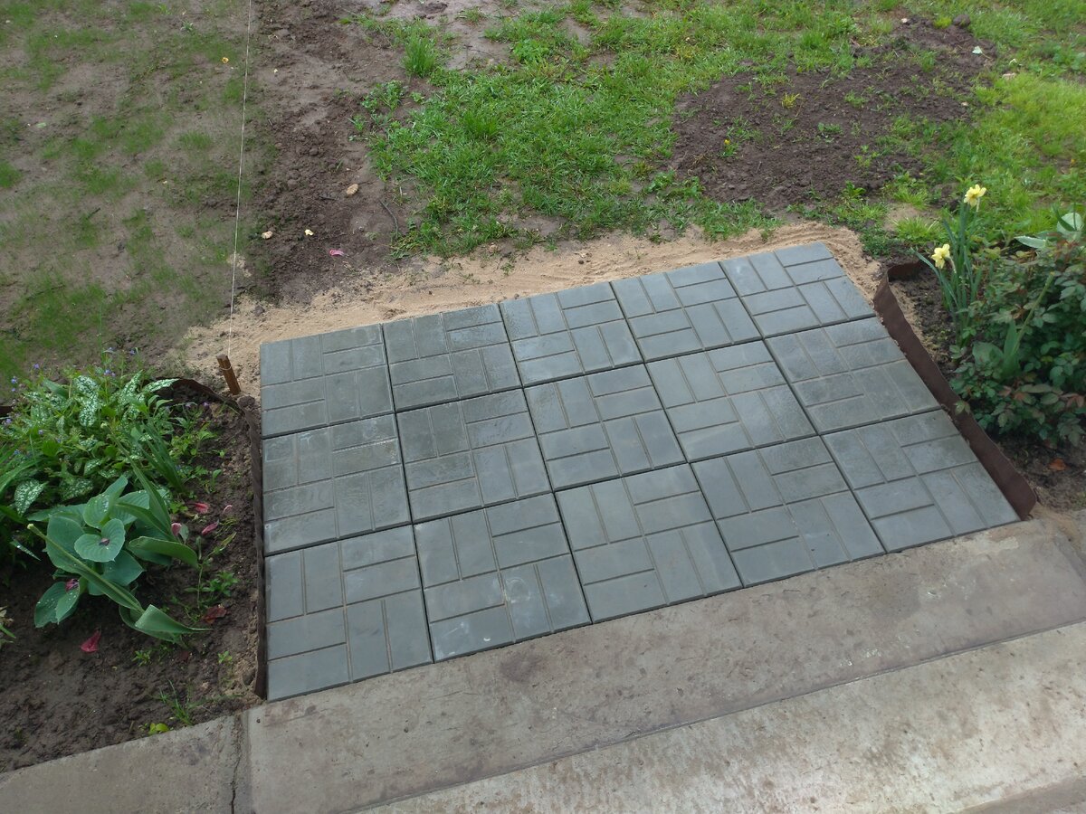 Тротуарная плитка 30 30 своими руками. Плитка во двор. Тротуарная плитка 30 30 своими руками. Тротуарная плитка тучка 30х30х3. Тротуарная плитка клевер краковский.