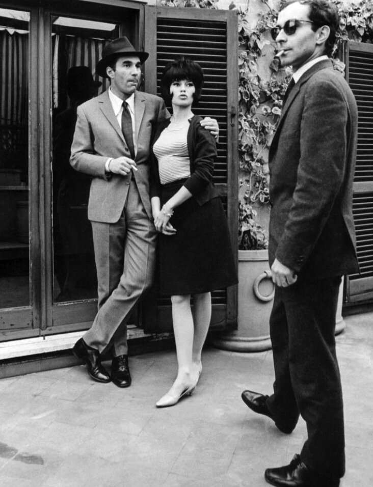 Мишель Пикколи, Бриджит Бардо и Жан-Люк Годар (в очках)