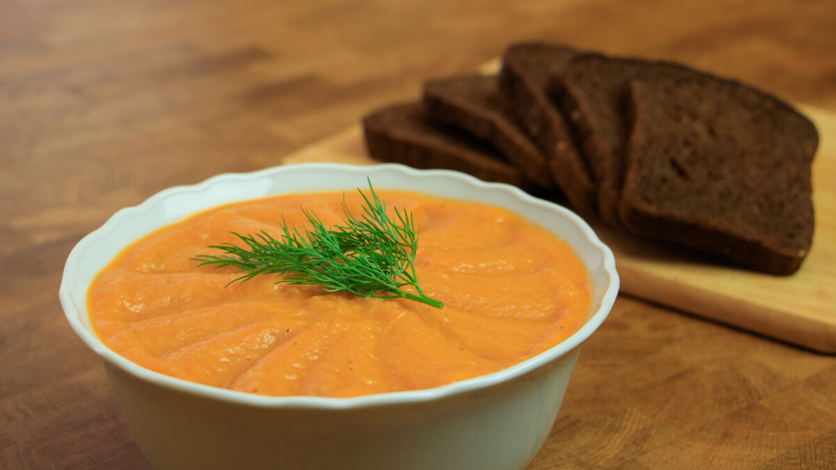 Привет! Сегодня приготовим вкусную кабачковую икру у себя дома. Вы всегда будете знать, что входит в состав ингредиентов, в отличие от икры промышленного производства.