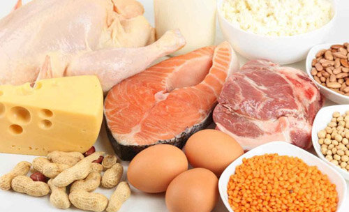 Итак, усилить процесс анаболизма в организме поможет пища, богатая белком  (яйца, говядина, рыба, куриное мясо и др.). Продукты питания с высоким  содержанием протеина способствует накоплению материала для строительства  мышечных тканей и клеток.
Важно: белковая пища не  даст 100% результата, так как организму для ускорения данного процесса  необходима энергия, которая поступает с углеводосодержащими продуктами  питания!