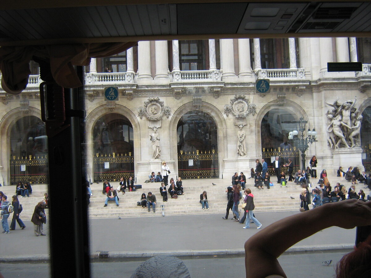 Проезжая мимо Сорбонны.