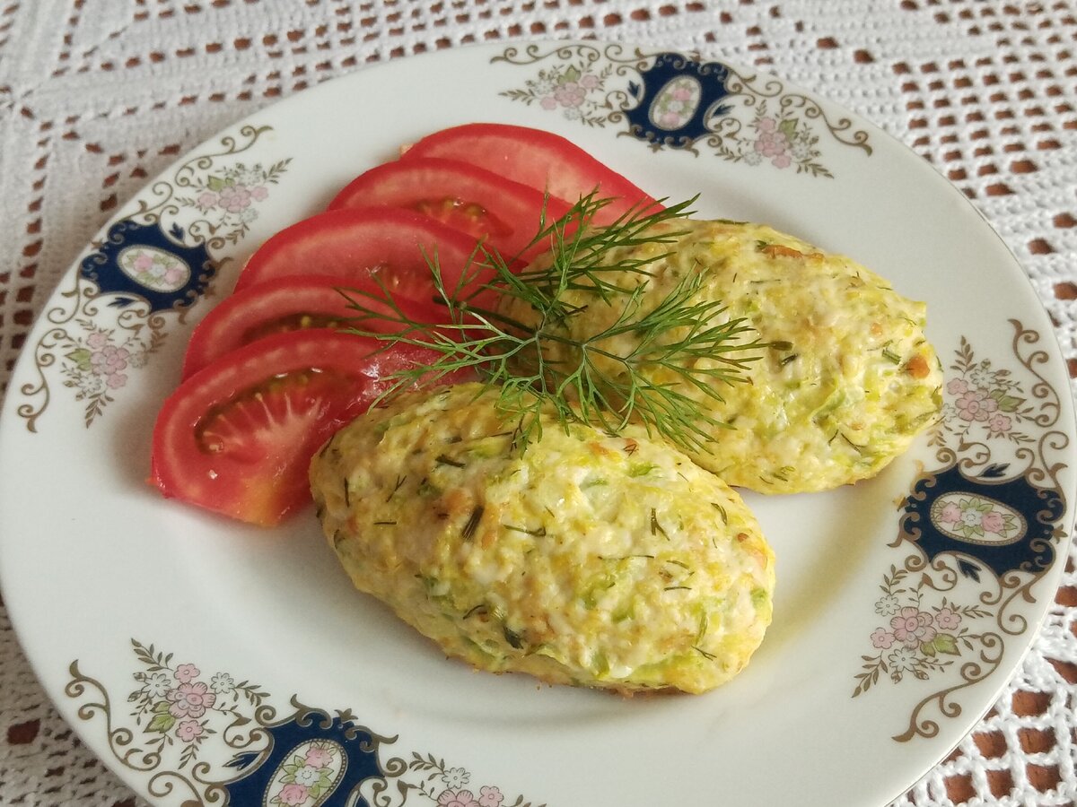 Рубленные котлеты с болгарским перцем. Котлеты из грудки с кабачком. Куриные котлеты с болгарским перцем. Котлеты с курицей и кабачком. Куриные котлеты с сыром в духовке.