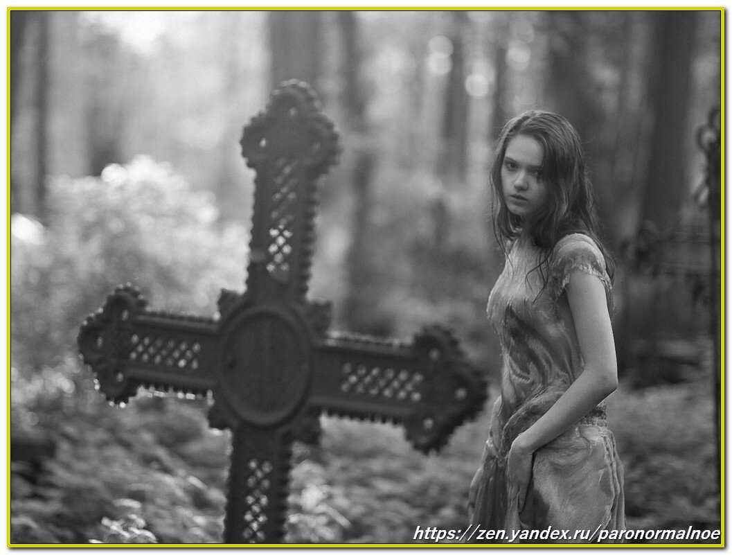 Источник фото: https://w-dog.ru/wallpaper/devushka-shatenka-kladbishhe-krest/id/344159/