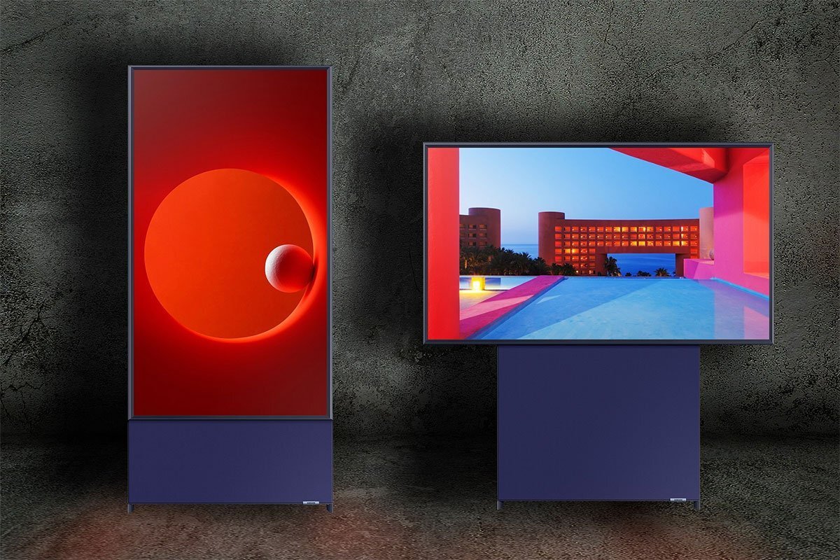 Телевизор Samsung The Sero в двух положениях
