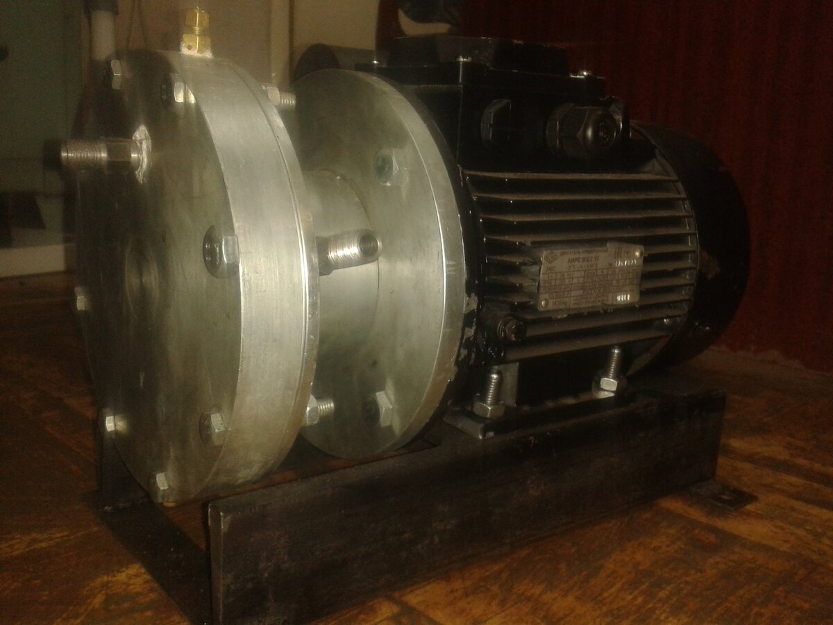 Рисунок 2: Вихревой теплогенератор большой мощности