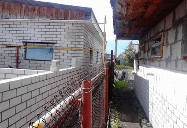 Фото: tvoizakon.ru/wp-content/uploads/images/2/soglasie-sosedey-pristroyku-59FDD5.jpg