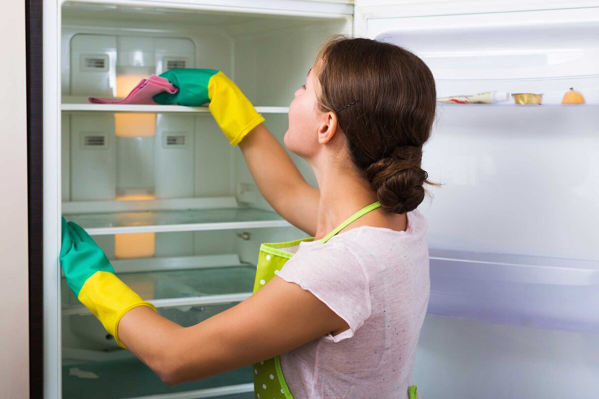 Как быстро устранить запах тухлой рыбы в холодильнике?
