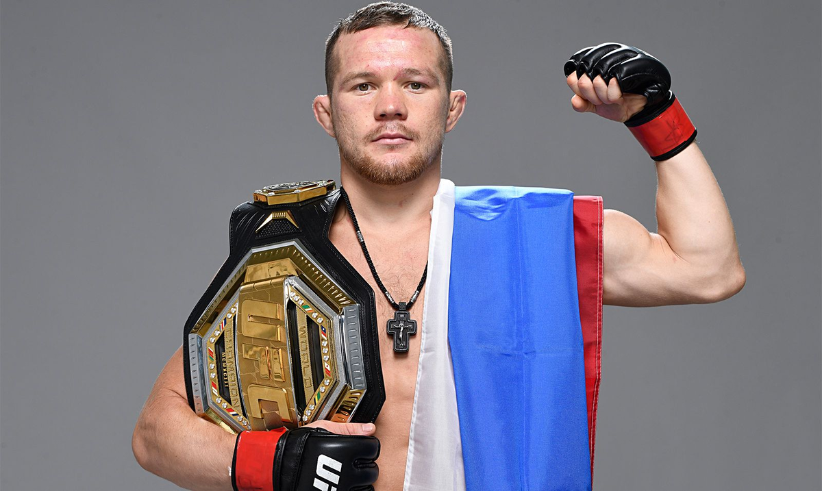 Петр Ян  с поясом UFC