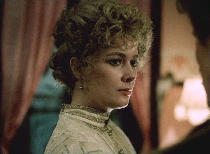 В 1987 году роман "Моонзунд" был экранизирован. Анну Ревельскую сыграла Людмила Нильская.