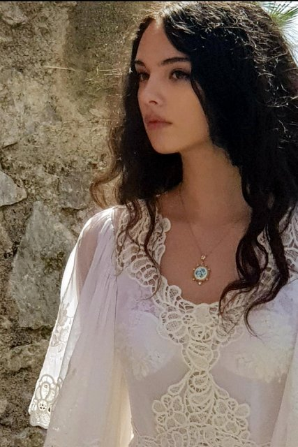 Дева Кассель - старшая дочь Моники Белуччи и Венсана Касселя. Фото с ресурса pinterest.com