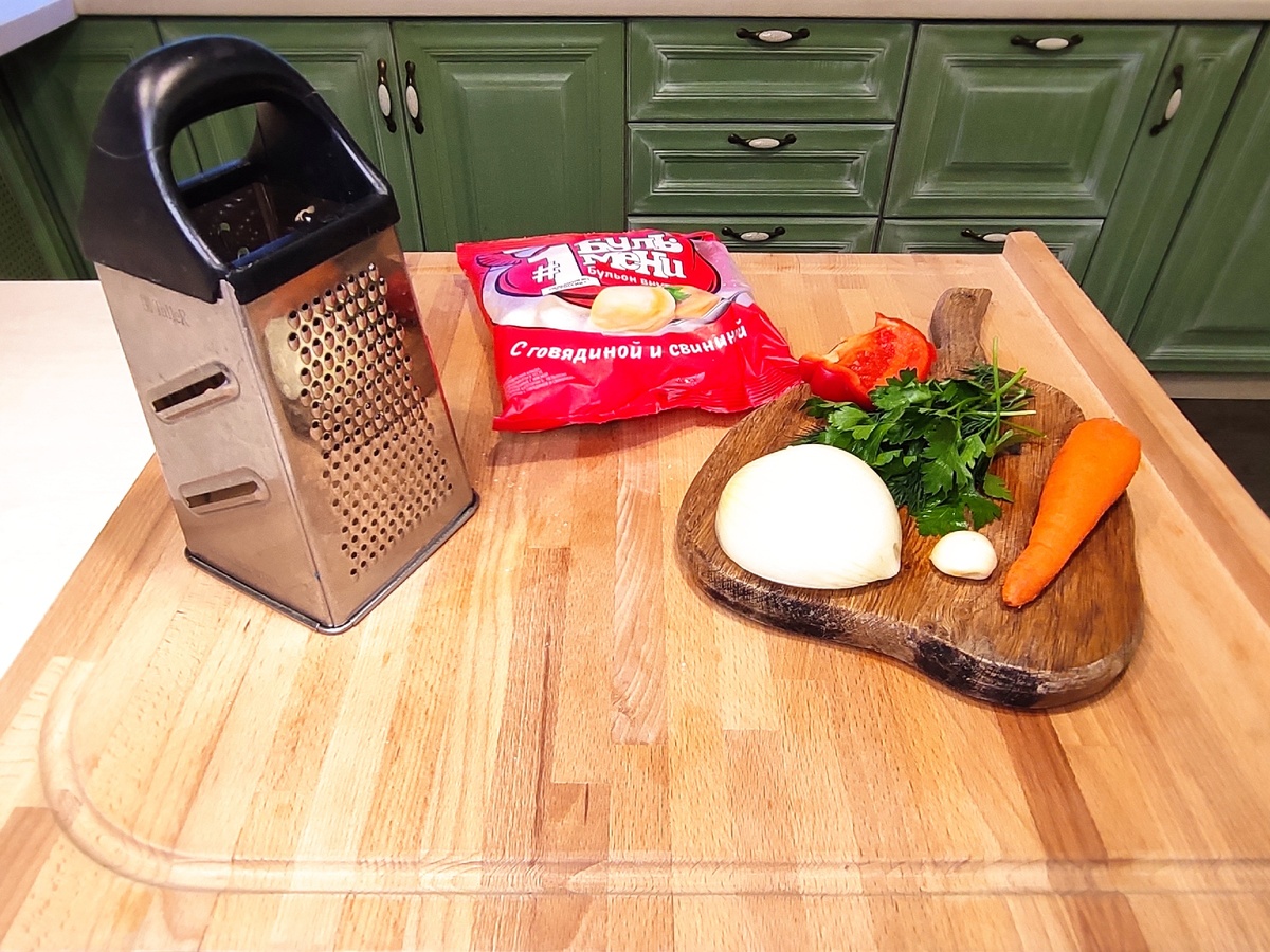 это всё что понадобится. Пельмени 500гр, готовил без картошки, закончилась))