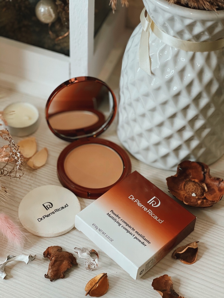 На фото самый темный оттенок.