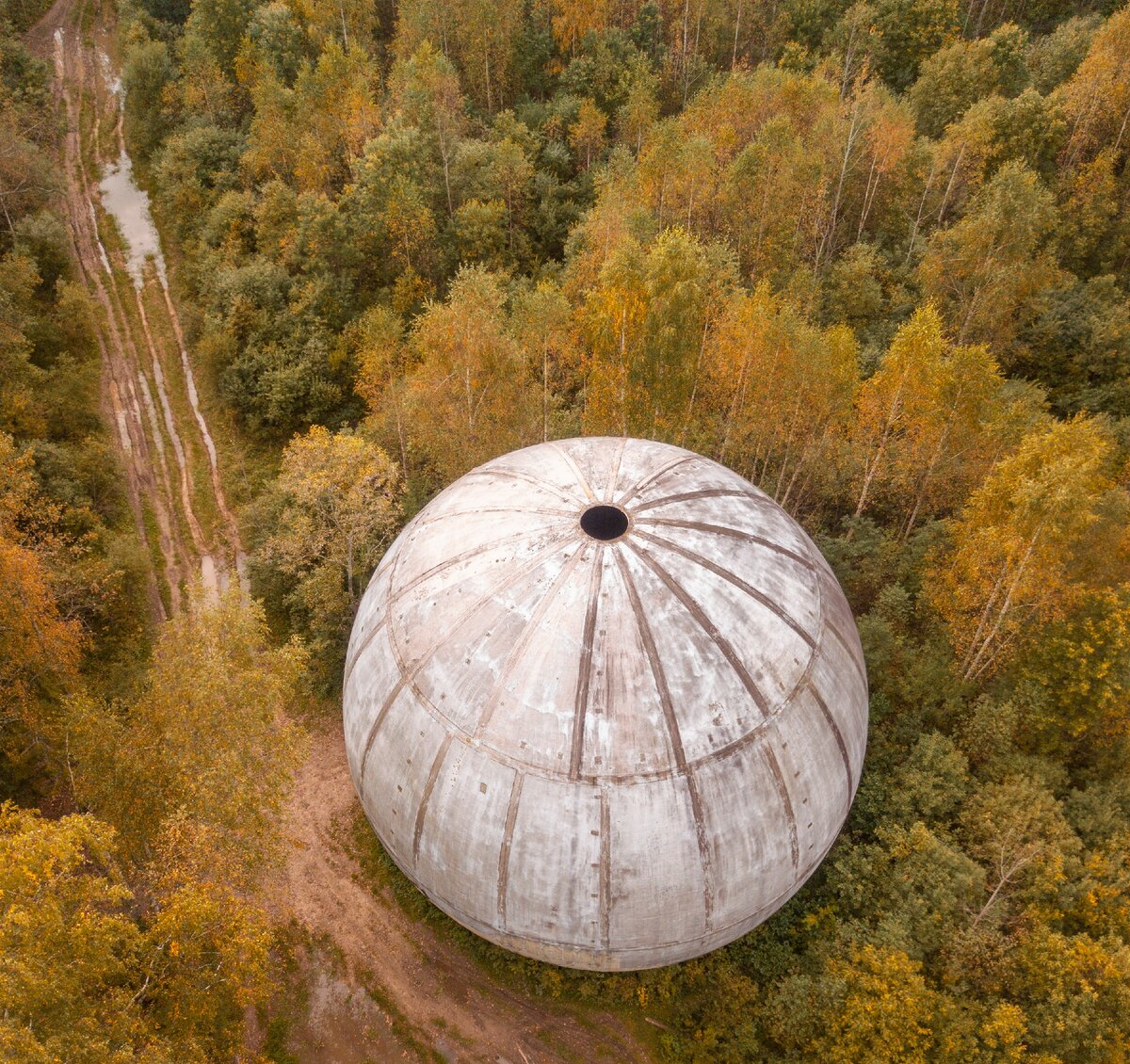 Шар около. Шар купол Дубна. Радиопрозрачный купол Дубна. Дубна заброшенный шар. Шар около Дубны.